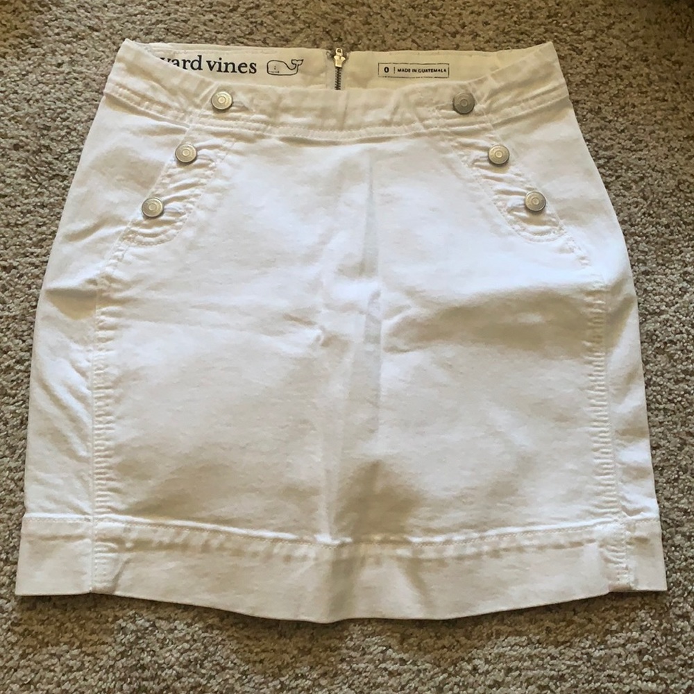 White vineyard vines denim skirt